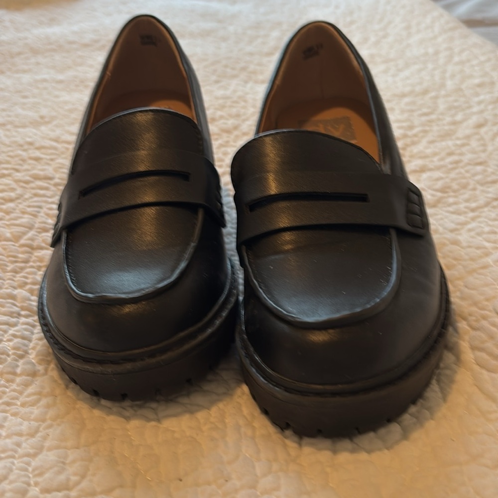 Shoes - Picture 4 of 4